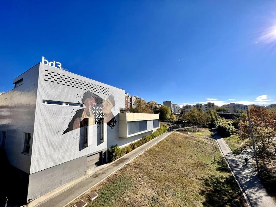 Acogedor Apartamento Entero Terrassa Exterior photo